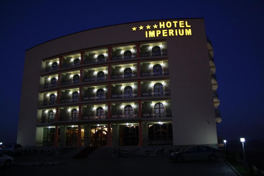 Hotel Imperium Suceava Buitenkant foto