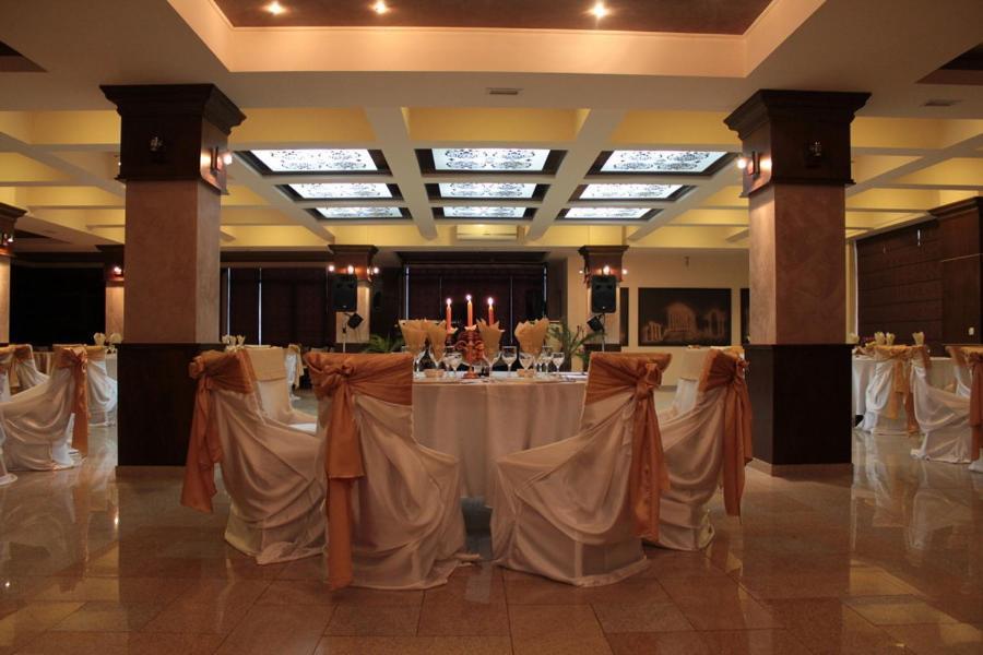 Hotel Imperium Suceava Buitenkant foto