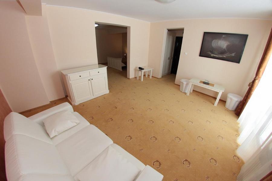 Hotel Imperium Suceava Buitenkant foto