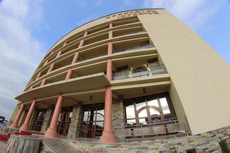 Hotel Imperium Suceava Buitenkant foto