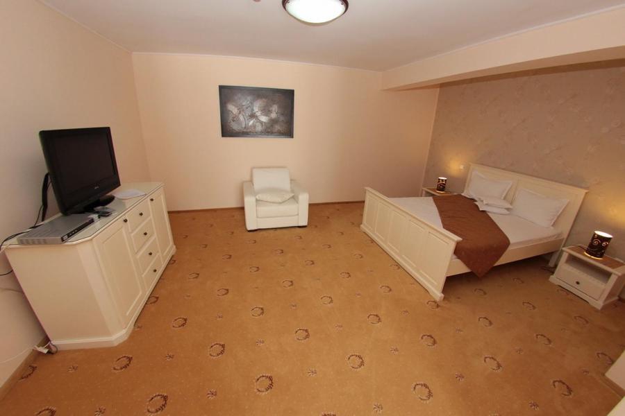 Hotel Imperium Suceava Buitenkant foto