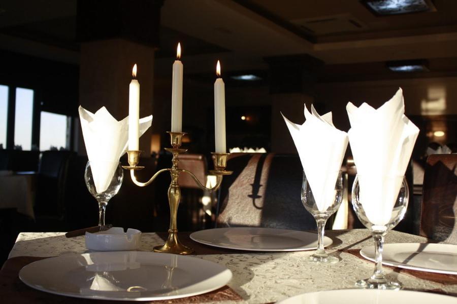 Hotel Imperium Suceava Buitenkant foto