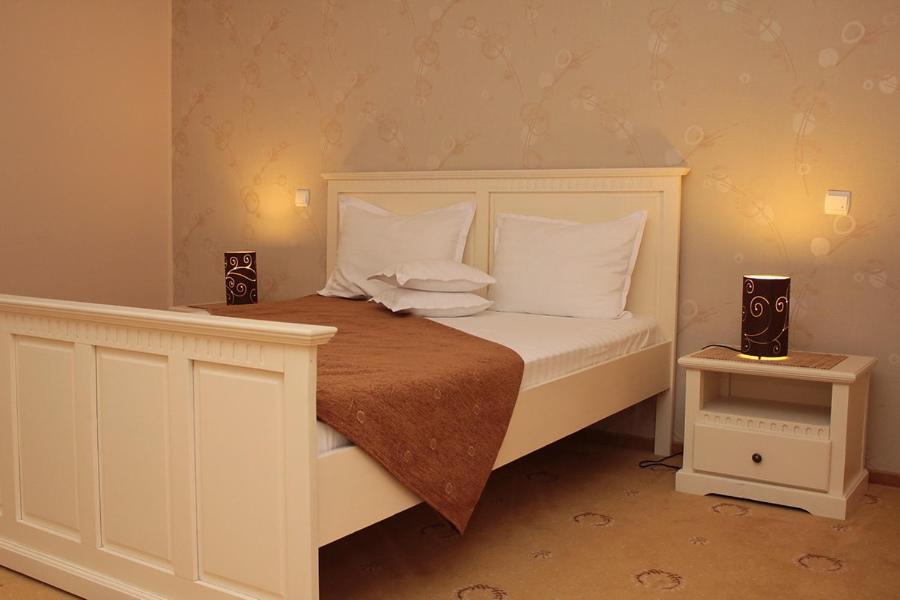 Hotel Imperium Suceava Buitenkant foto