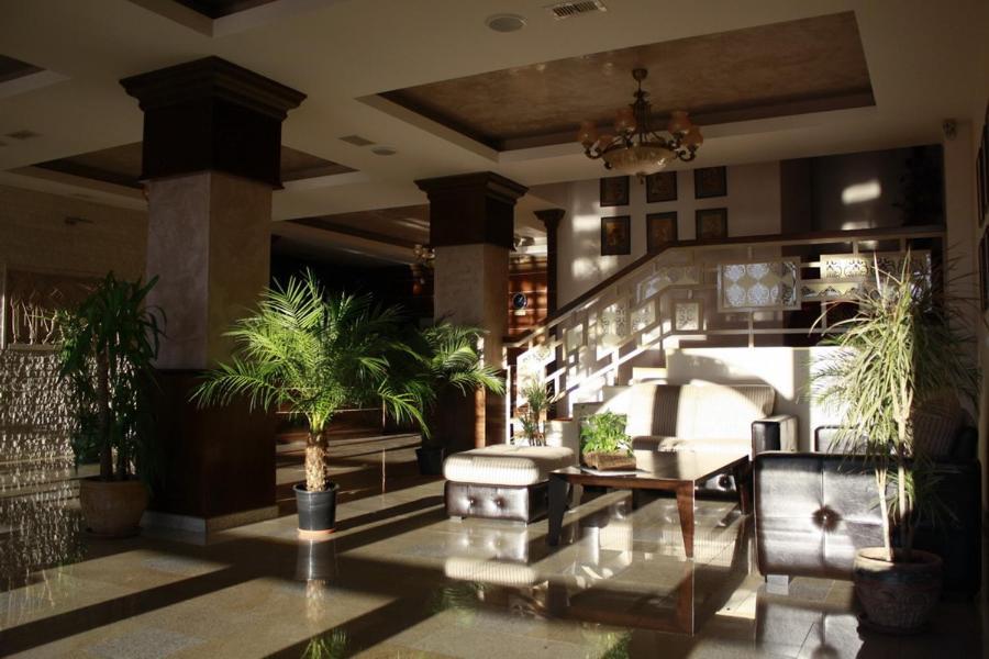 Hotel Imperium Suceava Buitenkant foto