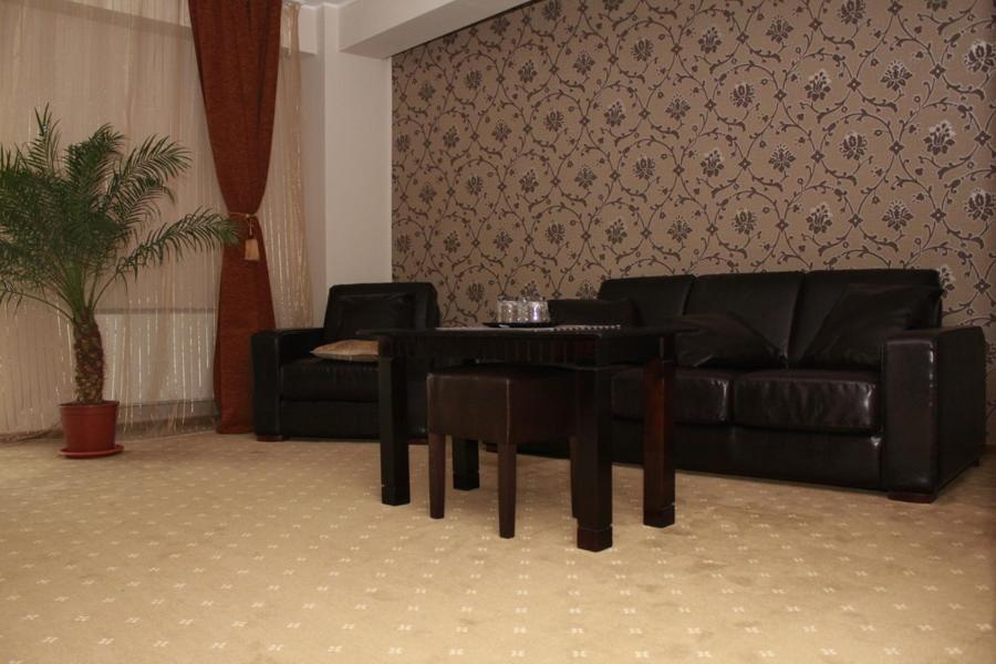 Hotel Imperium Suceava Buitenkant foto