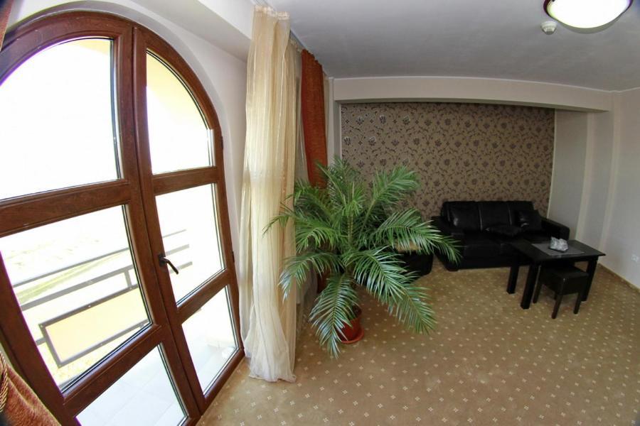 Hotel Imperium Suceava Buitenkant foto