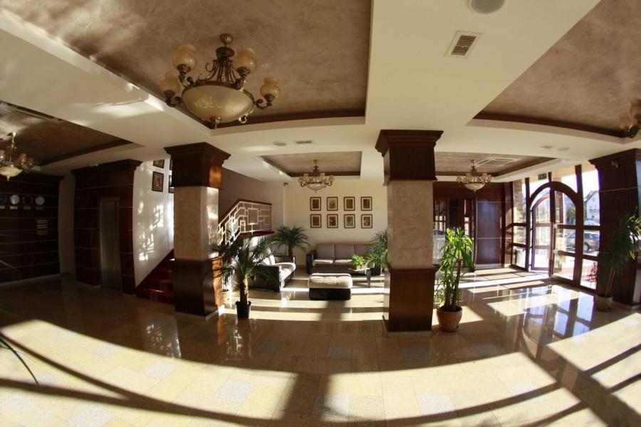 Hotel Imperium Suceava Buitenkant foto